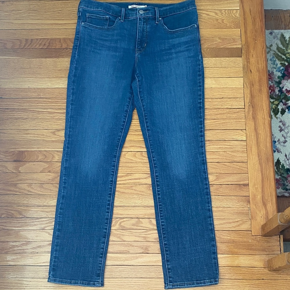 Levi's 312 Shaping Slim Jeans